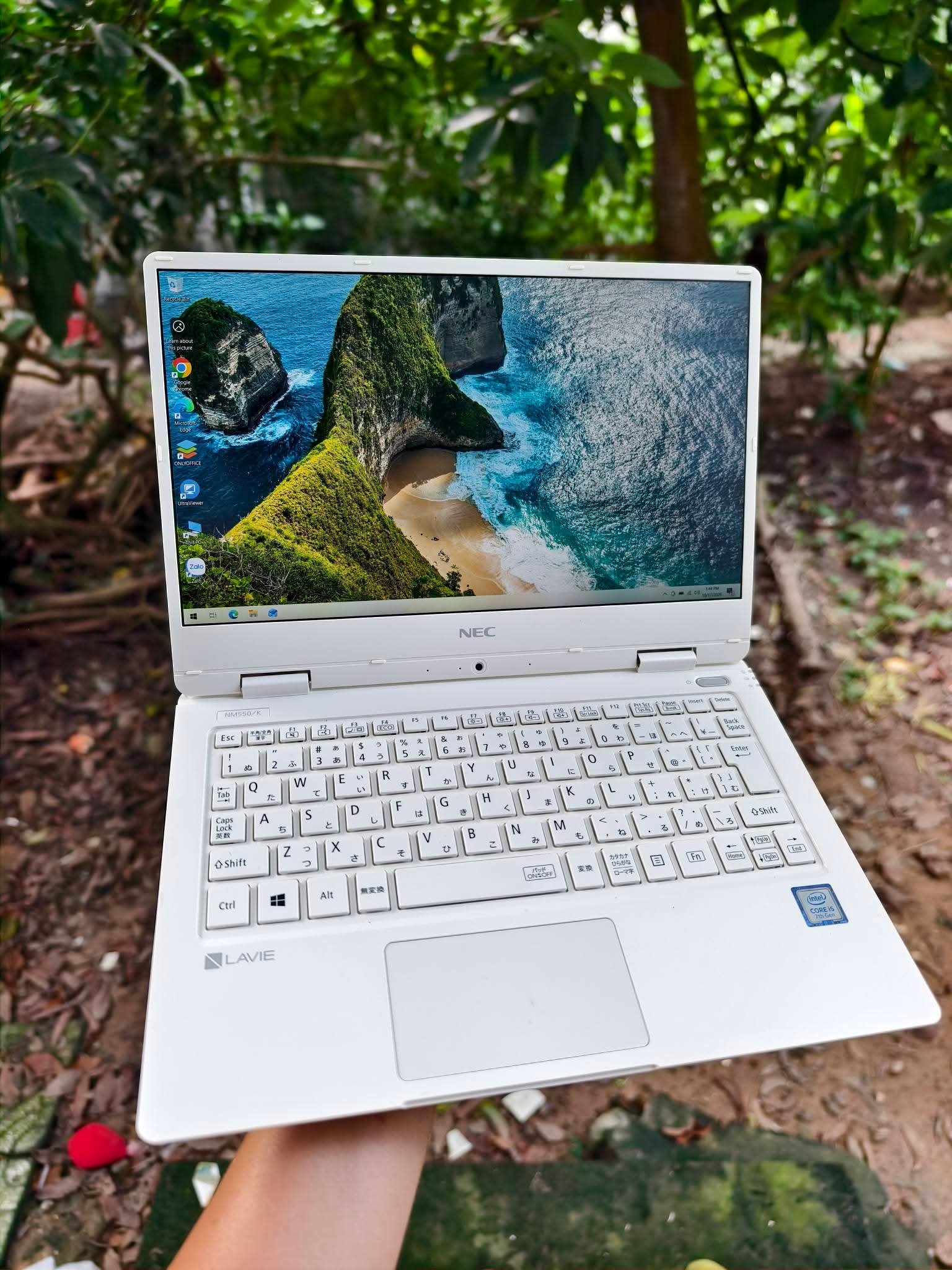 NEC LAVIE PC-NM550KAW – Core i5, Full HD IPS