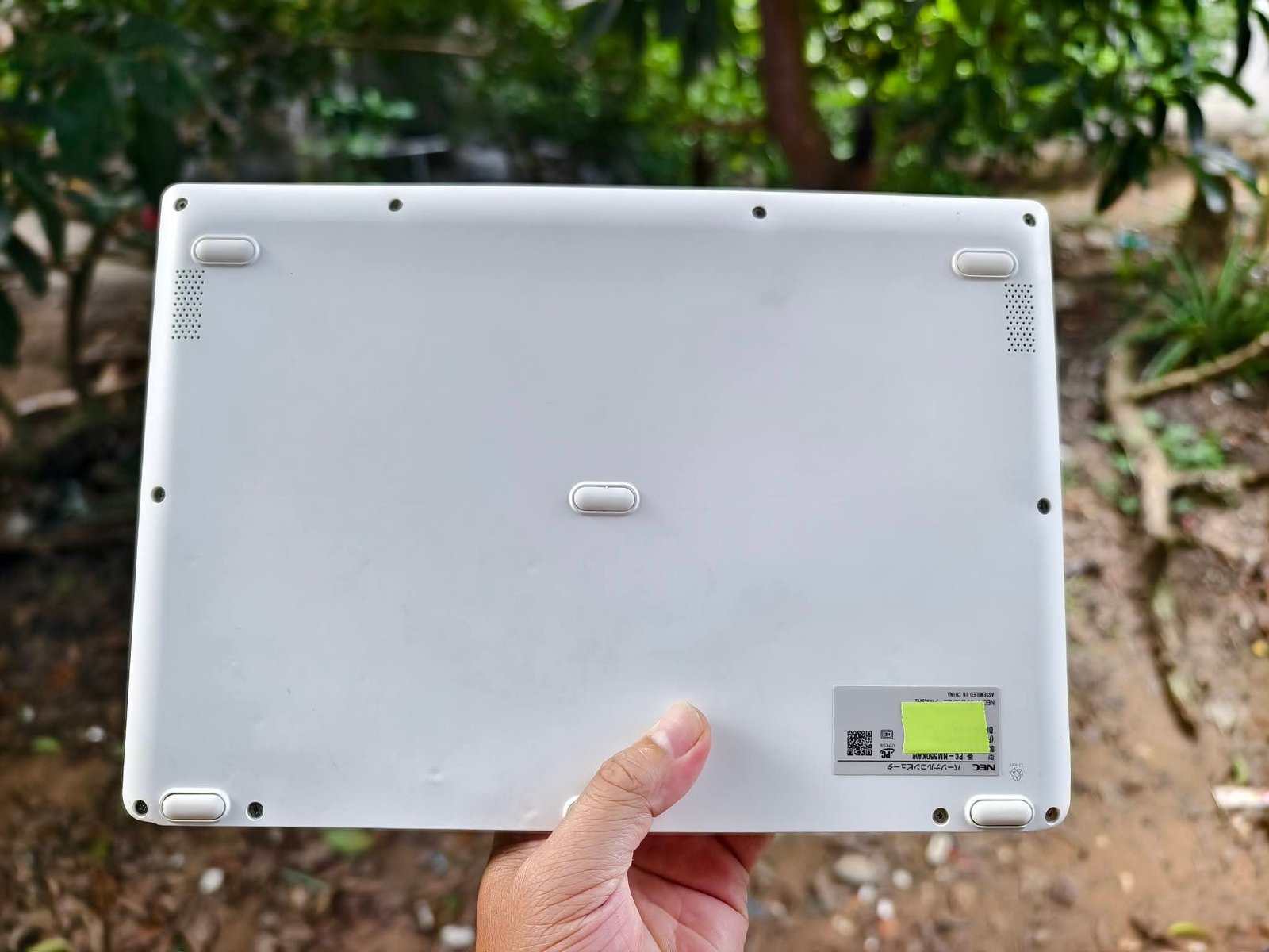 NEC LAVIE PC-NM550KAW – Core i5, Full HD IPS